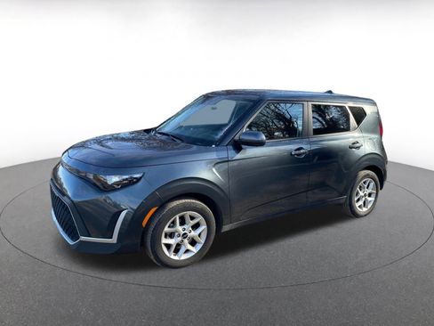 Used 2025 Kia Soul LX w/ LX Technology Package image 4