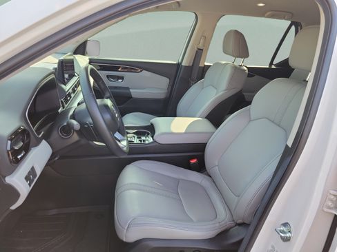 Used 2025 Honda Pilot EX-L image 9