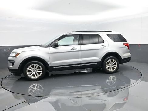 Used 2018 Ford Explorer XLT AWD/4WD image 5