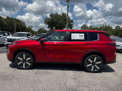 New 2025 Mitsubishi Outlander SE image 4