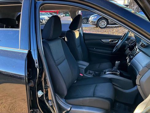 Used 2017 Nissan Rogue S image 8