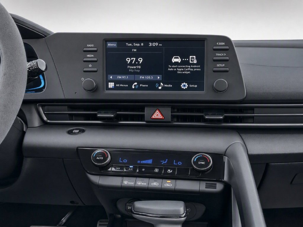 Used 2025 Hyundai Elantra Sport FWD image 16