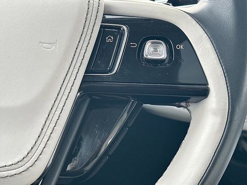 Used 2025 Lincoln Aviator AWD w/ Jet Appearance Package image 21