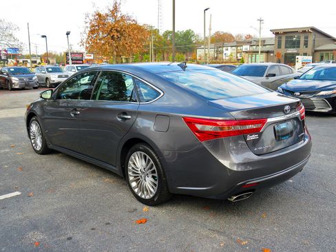 Used 2017 Toyota Avalon Limited image 9