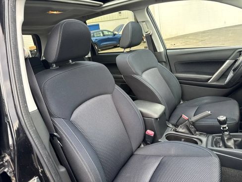 Used 2017 Subaru Forester 2.5i Premium AWD/4WD image 32