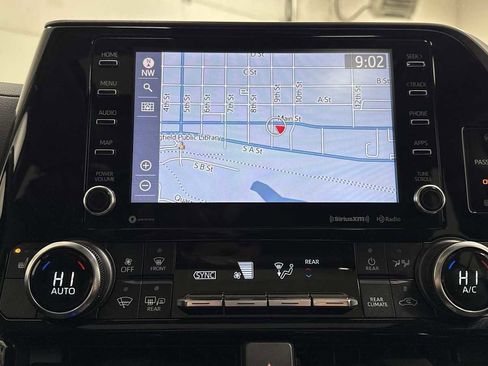 Certified 2022 Toyota Highlander XLE image 20