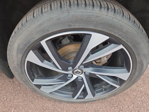 Used 2021 Volvo XC40 T5 R-Design w/ Climate Package image 11