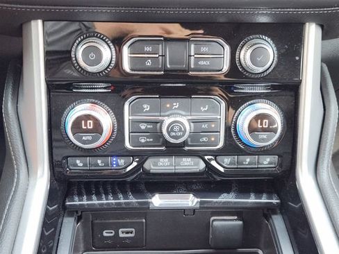 Used 2023 GMC Yukon Denali w/ LPO, Floor Liner Package AWD/4WD image 19