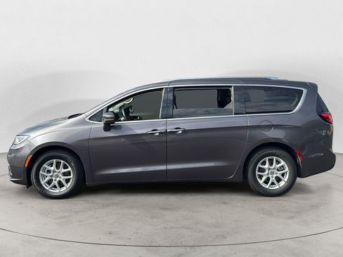Used 2021 Chrysler Pacifica Touring-L image 3
