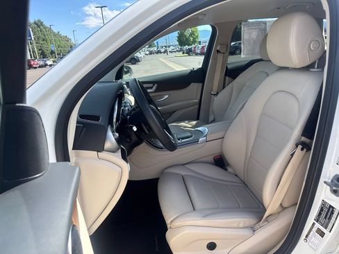 Used 2022 Mercedes-Benz GLC 300 4MATIC image 10