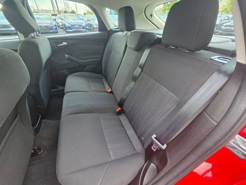 Used 2016 Ford Focus SE FWD image 5