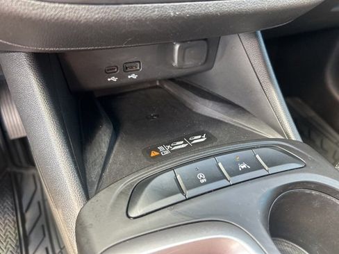 Used 2024 Buick Envista Preferred w/ Convenience II Package image 24