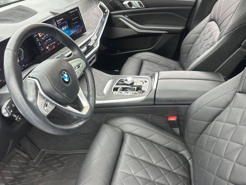 Used 2025 BMW X7 xDrive40i w/ Premium Package image 10