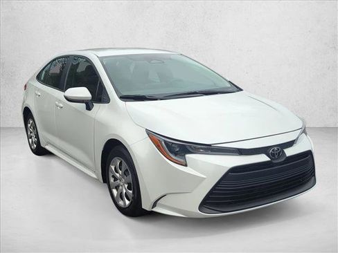 Certified 2025 Toyota Corolla LE image 3