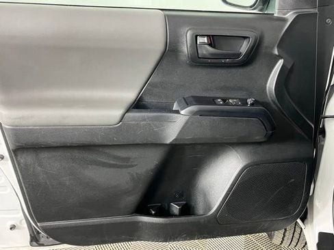 Used 2022 Toyota Tacoma SR AWD/4WD image 19