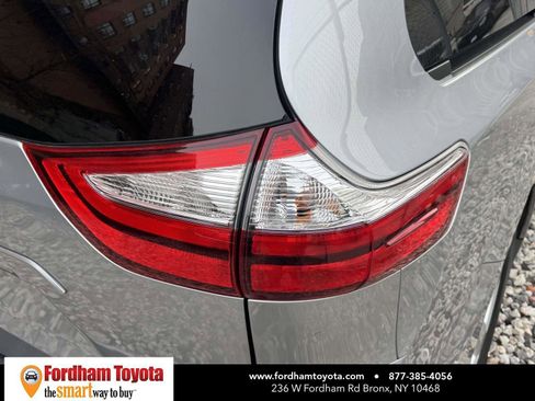 Used 2017 Toyota Sienna LE image 10