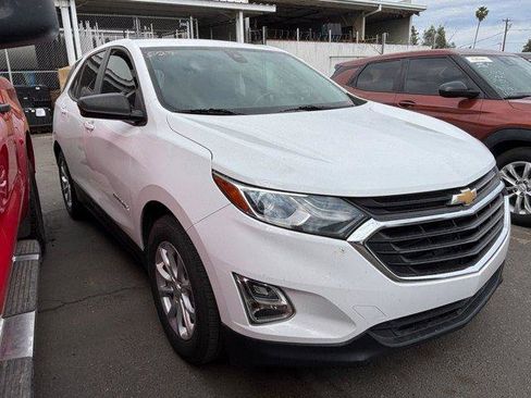 Used 2021 Chevrolet Equinox LS w/ LS Convenience Package image 2
