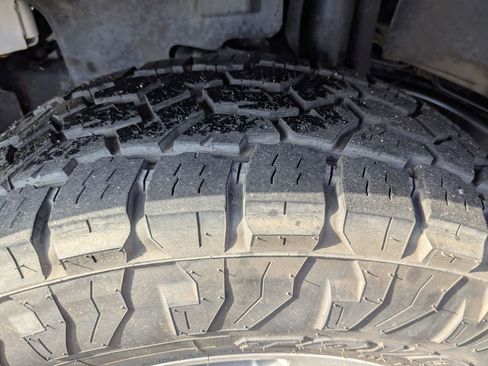 Used 2017 Jeep Wrangler Unlimited Rubicon w/ Connectivity Group image 11