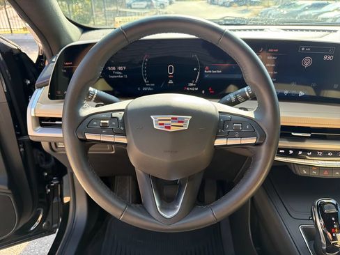 Used 2024 Cadillac XT4 Luxury w/ Cold Weather Package FWD image 25
