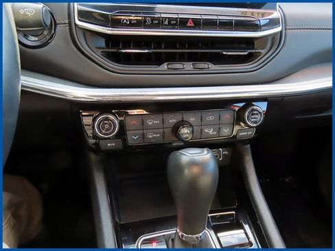 Certified 2022 Jeep Compass Limited w/ (RED) Package image 18