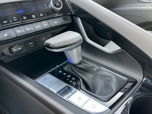 Used 2025 Hyundai Elantra SEL image 41