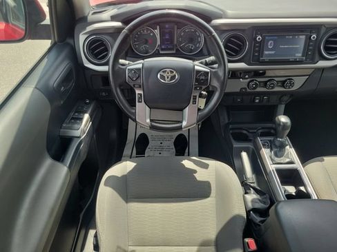 Used 2018 Toyota Tacoma SR5 RWD image 11