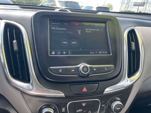Used 2019 Chevrolet Equinox LS FWD image 16