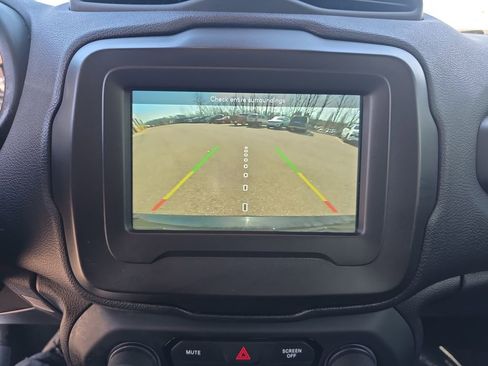 Used 2020 Jeep Renegade Latitude w/ Cold Weather Group image 24