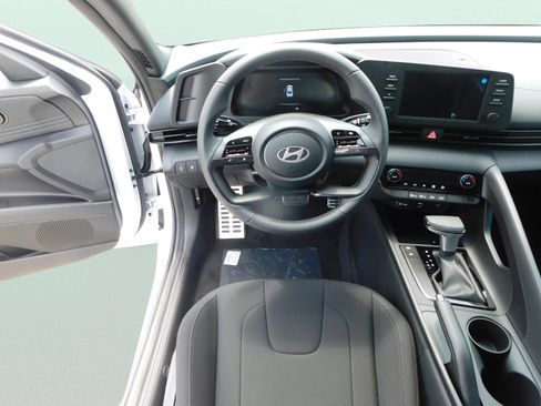 New 2025 Hyundai Elantra Sport image 10