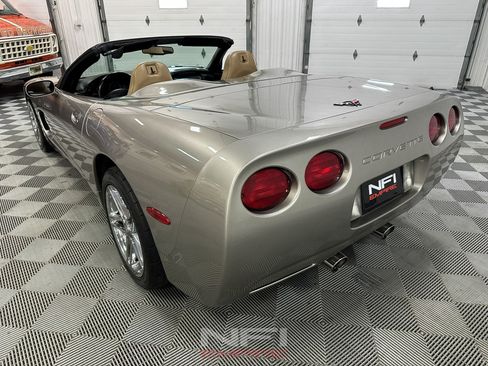 Used 2000 Chevrolet Corvette Coupe w/ Memory Pkg RWD image 18