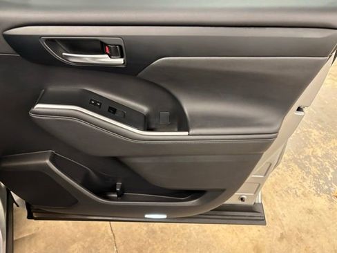 Certified 2023 Toyota Highlander XSE FWD image 23