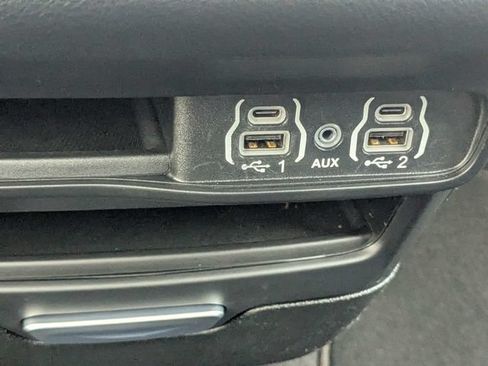 Used 2025 Chrysler Pacifica Select FWD image 23