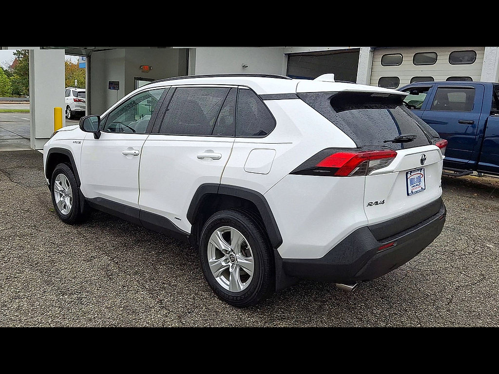 Used 2021 Toyota RAV4 LE AWD/4WD image 6