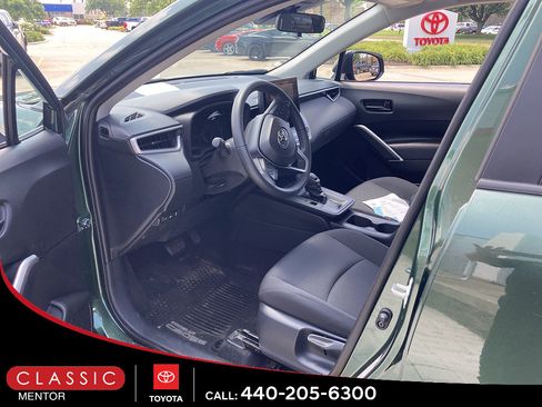 Used 2026 Toyota Corolla Cross LE FWD image 3