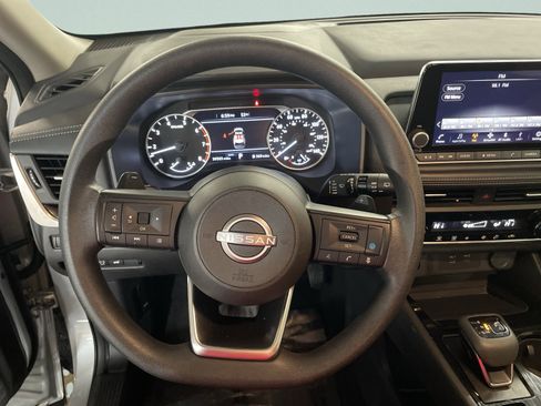 Used 2024 Nissan Rogue SV image 33