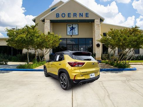 Used 2023 Chevrolet TrailBlazer RS w/ Sun and Liftgate Package image 3