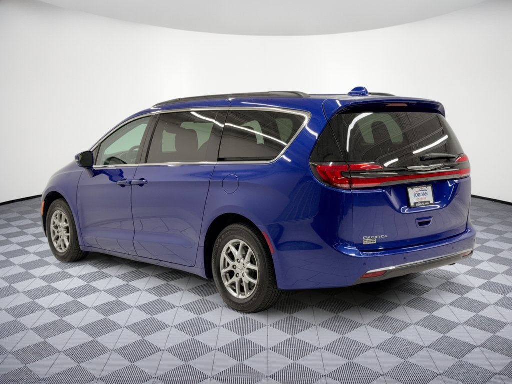 Used 2021 Chrysler Pacifica Touring FWD image 3