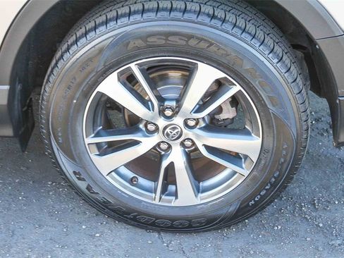 Used 2018 Toyota RAV4 XLE image 13