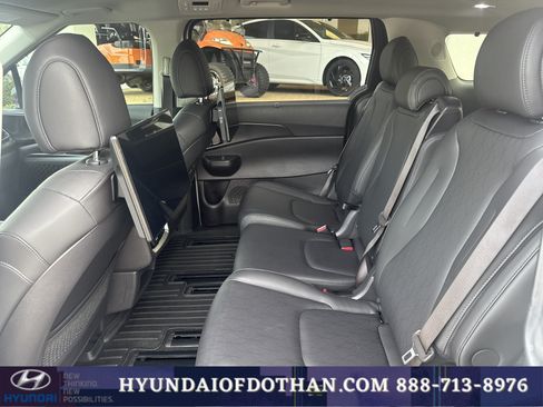 Used 2025 Kia Carnival SX FWD image 7