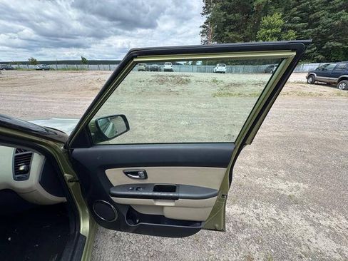Used 2013 Kia Soul ! w/ Premium Pkg FWD image 30