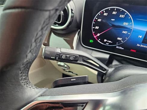 Used 2025 Mercedes-Benz GLC 300 4MATIC image 27