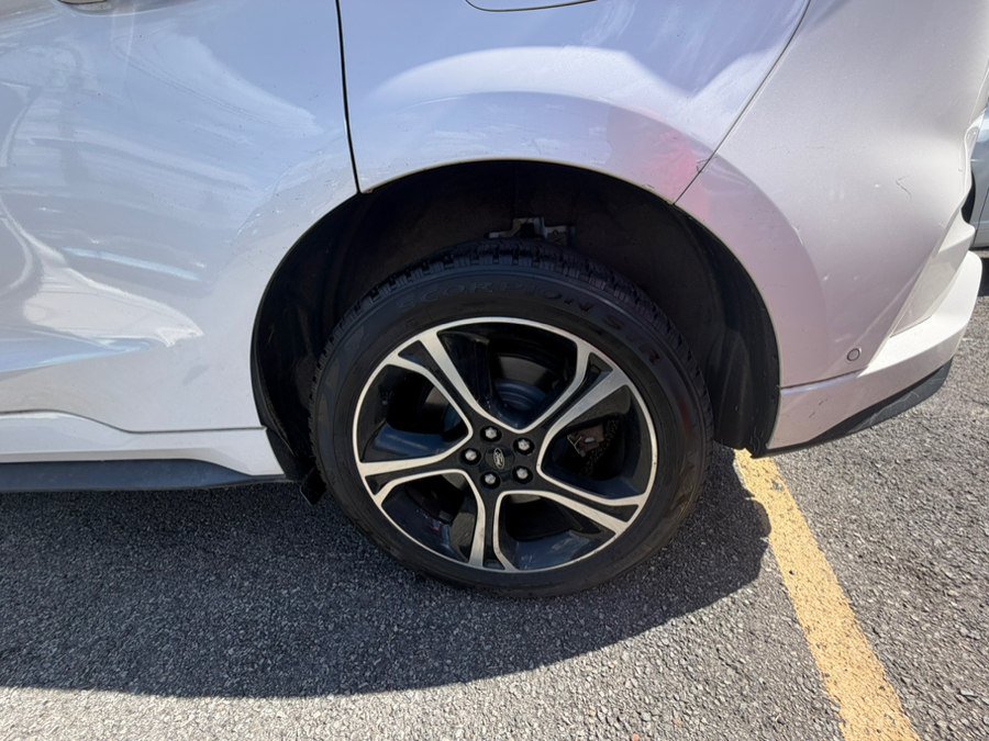 Used 2019 Ford Edge ST w/ Equipment Group 401A AWD/4WD image 14