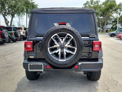 Used 2025 Jeep Wrangler Unlimited Sport S 4xe w/ Convenience Group AWD/4WD image 9