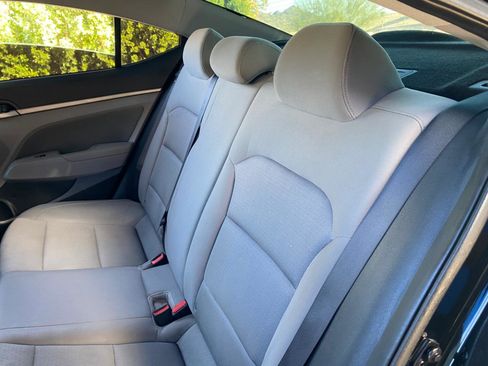 Used 2017 Hyundai Elantra SE image 30