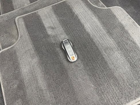 Used 2020 Porsche Cayenne w/ Premium Package image 79