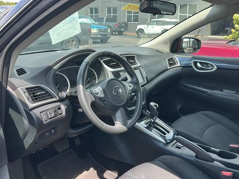 Used 2019 Nissan Sentra SR FWD image 2