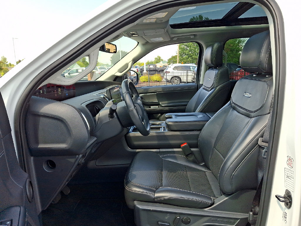 Used 2025 Ford Expedition Platinum AWD/4WD image 13