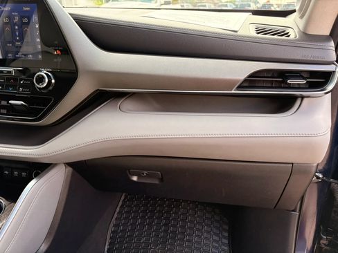 Used 2021 Toyota Highlander Limited AWD/4WD image 19