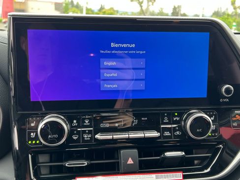 New 2026 Toyota Highlander Platinum AWD/4WD image 17
