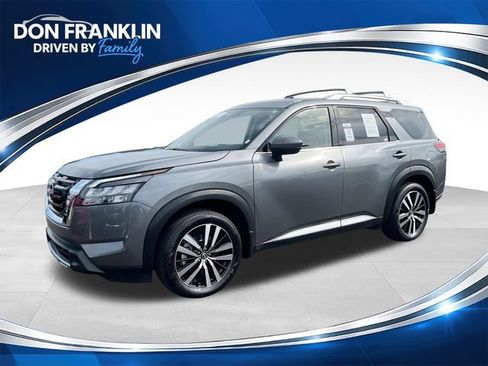 Used 2025 Nissan Pathfinder Platinum w/ Cargo Package FWD image 1